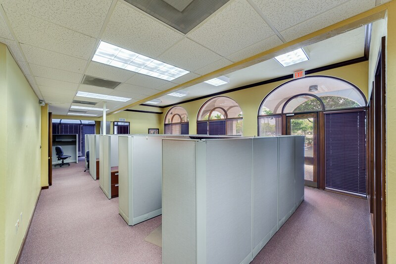 More Photos Of 13515 Bell Tower Dr, Fort Myers Medical For Lease