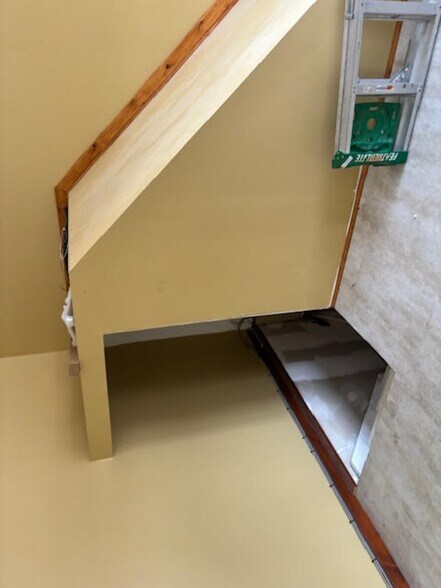 More Photos Of 335 Wellington St, Port Colborne Storefront For Sale