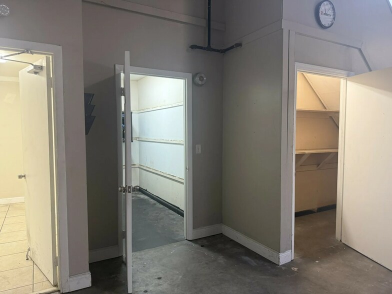 More Photos Of 1600 SW 17th Ave, Ocala Warehouse For Lease