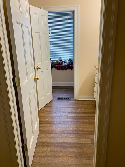 More Photos Of 56 Main St, Southampton Office For Lease