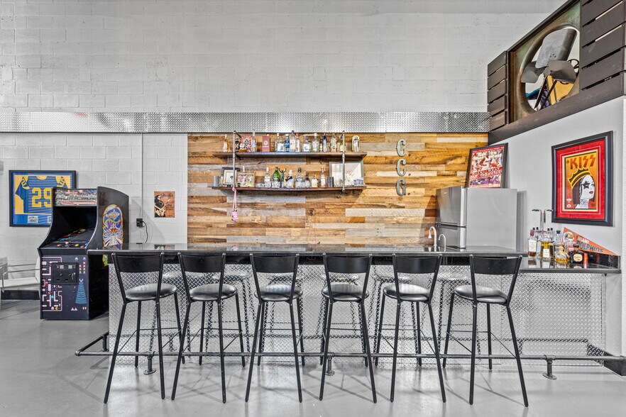 More Photos Of 2937 Ravenswood Rd, Fort Lauderdale Self Storage For Sale