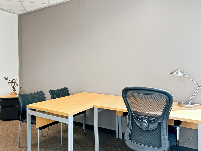 More Photos Of 1400 Broadfield Blvd, Houston Coworking Space