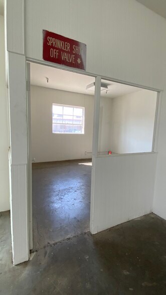 More Photos Of 4841-4845 Exposition Blvd, Los Angeles Manufacturing For Lease