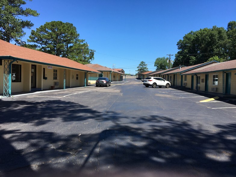 More Photos Of 1834 2nd Ave NW, Cullman Hotel For Sale