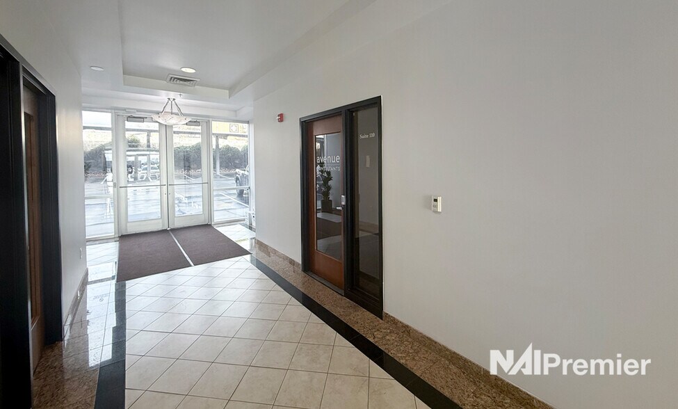 More Photos Of 6575 S Redwood Rd, Taylorsville Office For Lease