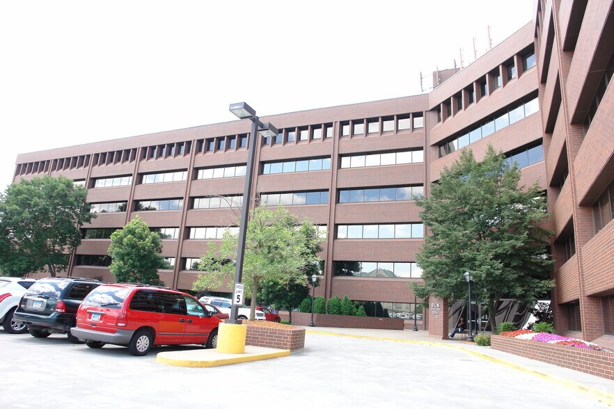 More Photos Of 2051 Killebrew Dr, Bloomington Office For Sale
