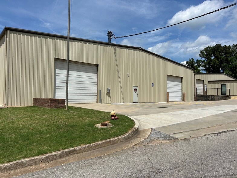 More Photos Of 25 S Beulah St, Winder Manufacturing For Lease