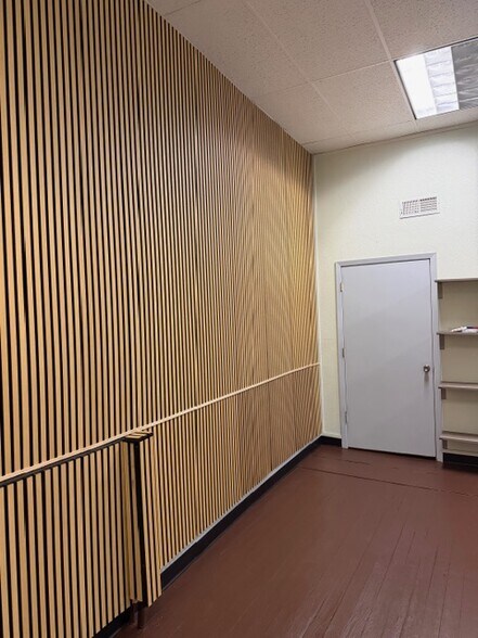 More Photos Of 522 S Main St, Elkhart Storefront Retail Residential For Lease