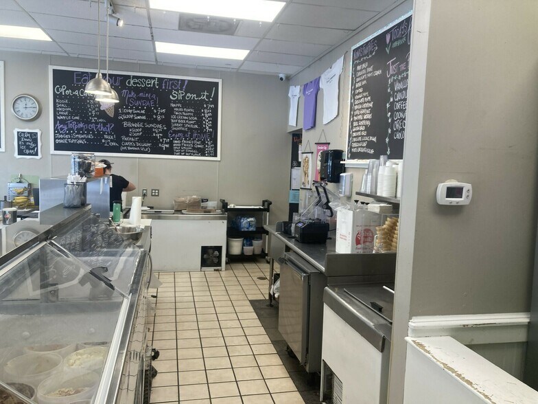 More Photos Of 19 Main St, Hingham Storefront Retail Office For Lease