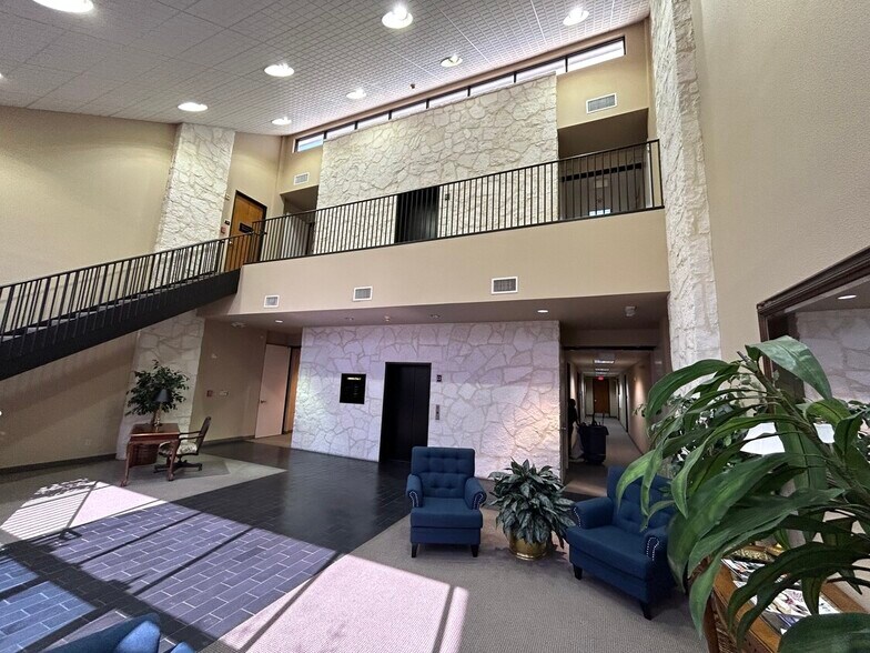 More Photos Of 14310 Northbrook Dr, San Antonio Office For Lease