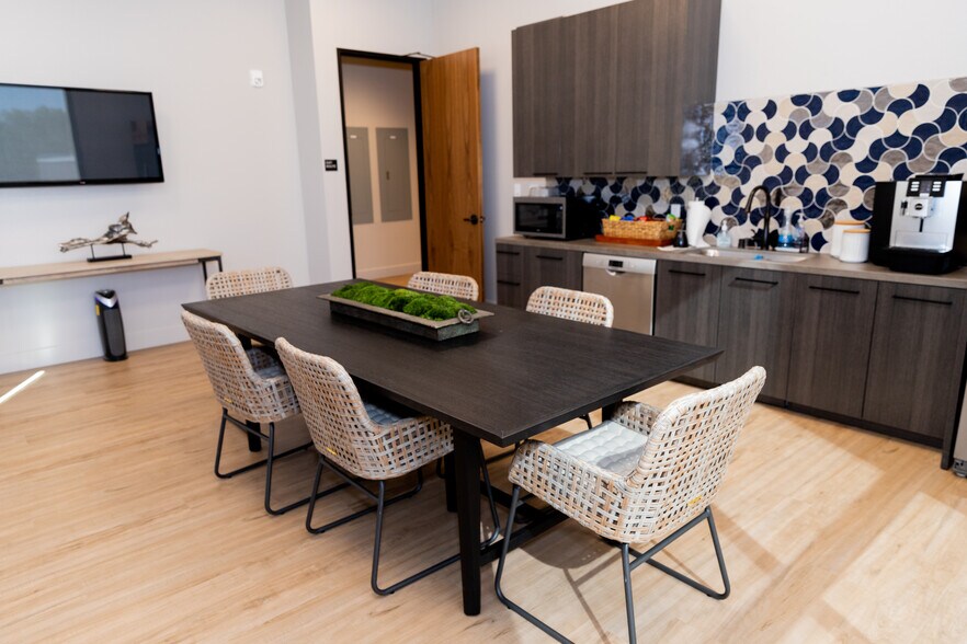 More Photos Of 1098 Lincoln Ave, San Jose Loft Creative Space For Lease