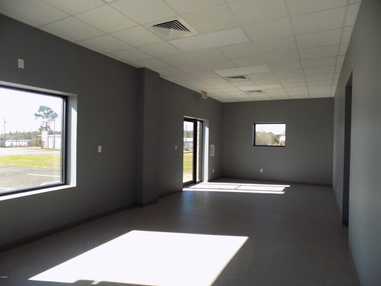 More Photos Of 1575 W Central Ave, Wiggins Office For Sale