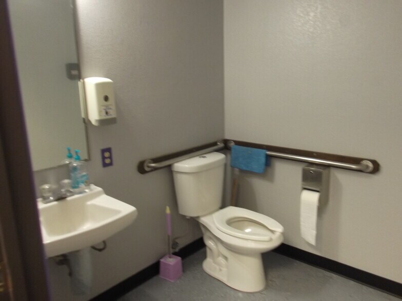 More Photos Of 13550-13570 Palm Dr, Desert Hot Springs Medical For Lease