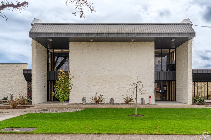 More Photos Of 1900 Hines St SE, Salem Office For Sale