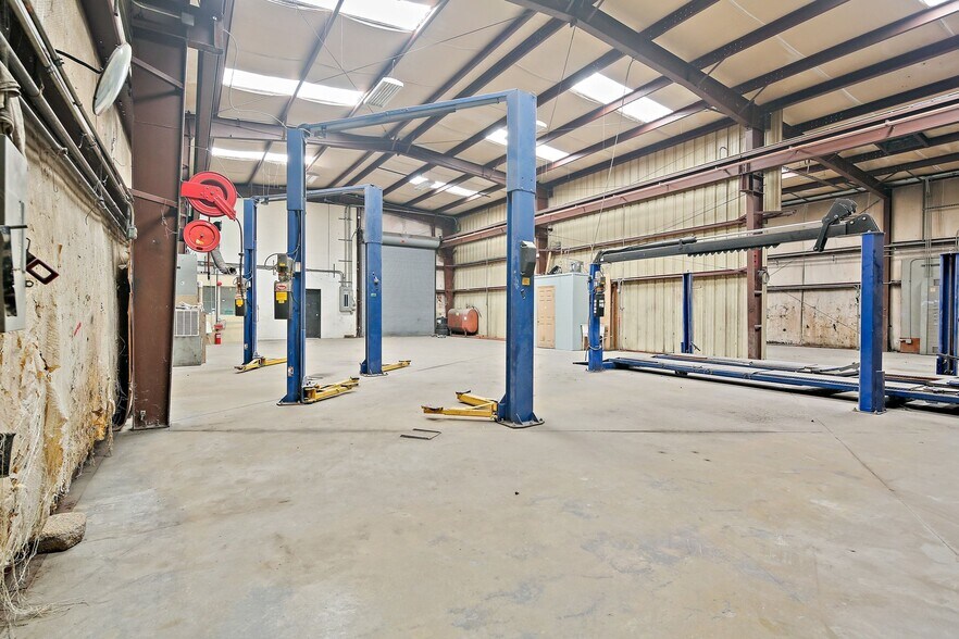More Photos Of 918 Pulaski Hwy, Havre De Grace Warehouse For Lease