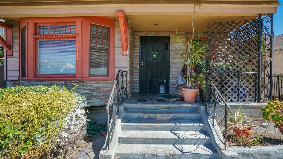 More Photos Of 1111 W 47th St, Los Angeles Apartments For Sale