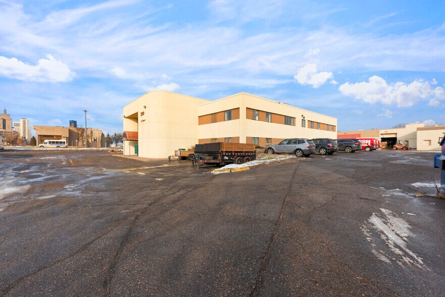 More Photos Of 220 Robert St S, Saint Paul Office For Sale