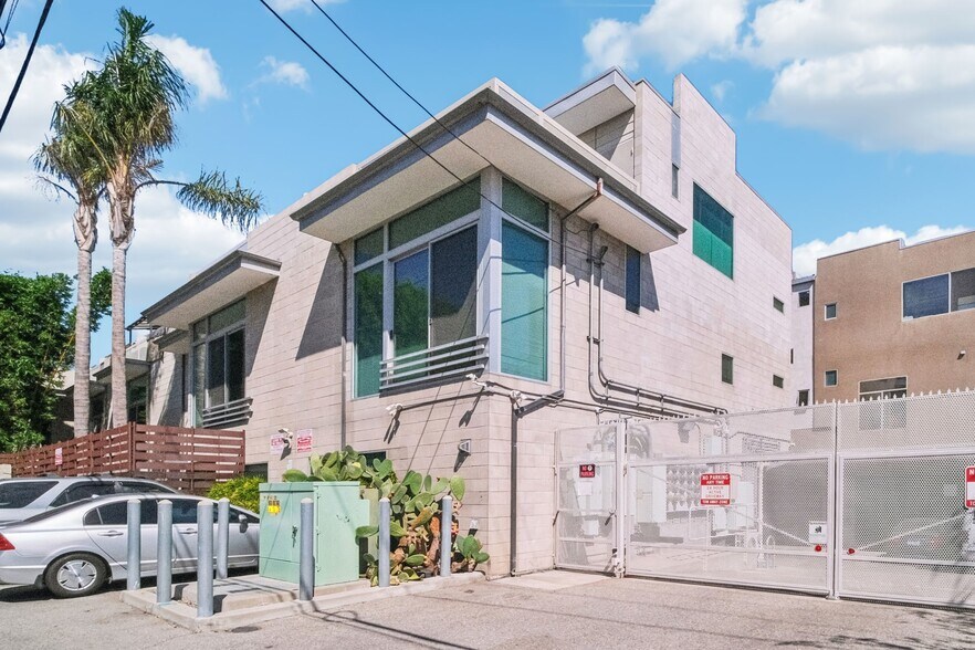 More Photos Of 717 N Highland Ave, Los Angeles Flex For Sale