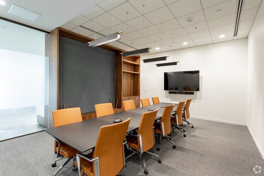 More Photos Of 1100 Main St, Kansas City Office For Lease