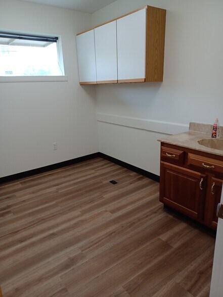 More Photos Of 32905 W 12 Mile Rd, Farmington Hills Medical For Sale