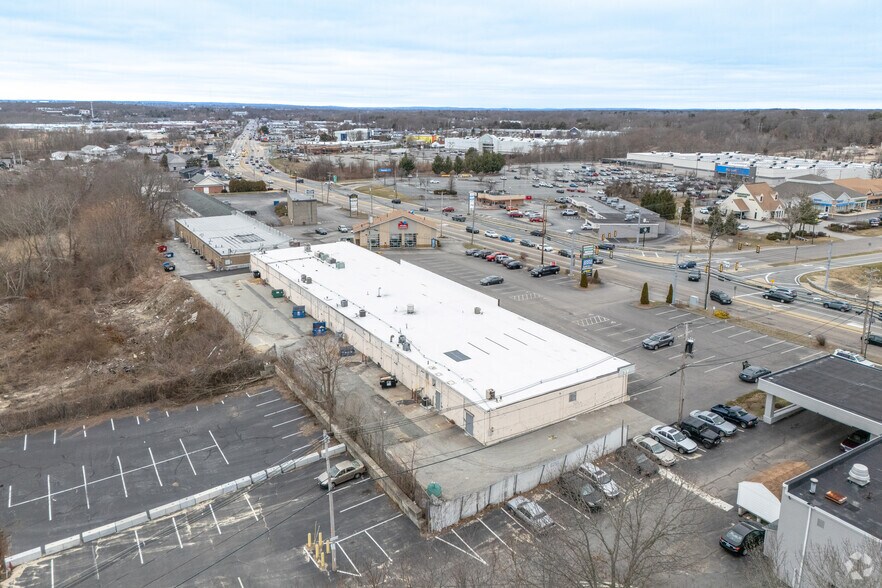 More Photos Of 1201-1205 Fall River Ave, Seekonk Unknown For Lease