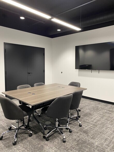 More Photos Of 504 Broadway St, Alexandria Storefront Retail Office For Lease