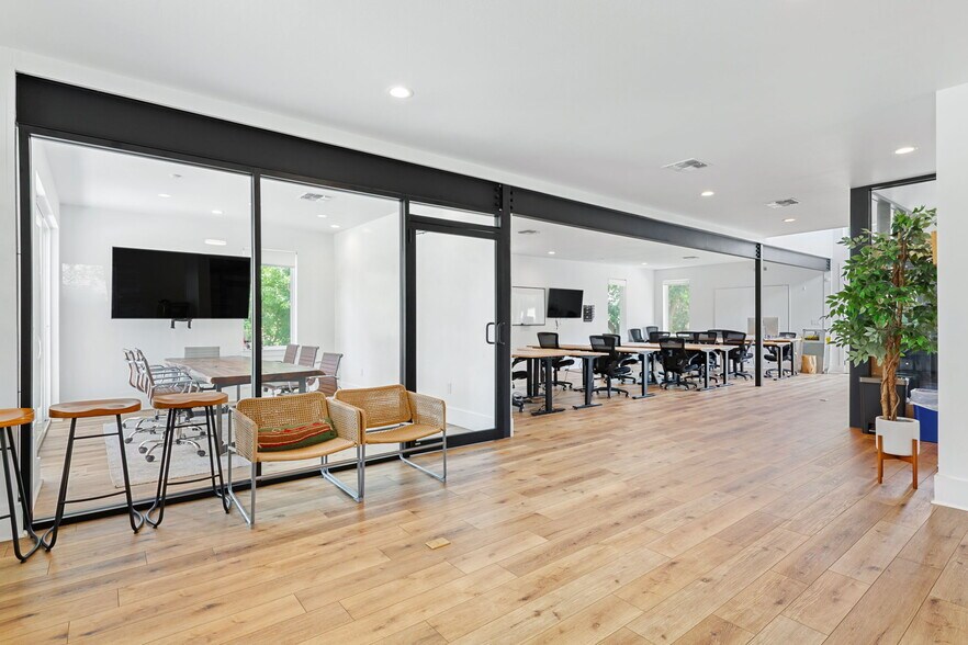 More Photos Of 1801 E Cesar Chavez St, Austin Loft Creative Space For Lease