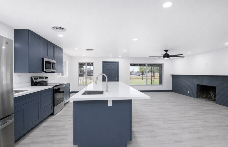 More Photos Of 958 W Main St, Mesa Flex For Lease