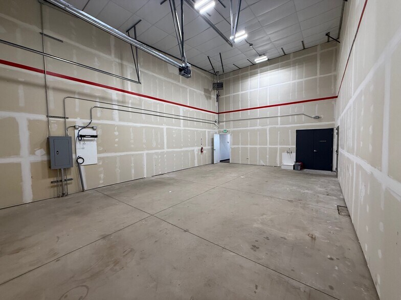 More Photos Of 6387-6397 Aviation Cir, Loveland Industrial For Sale