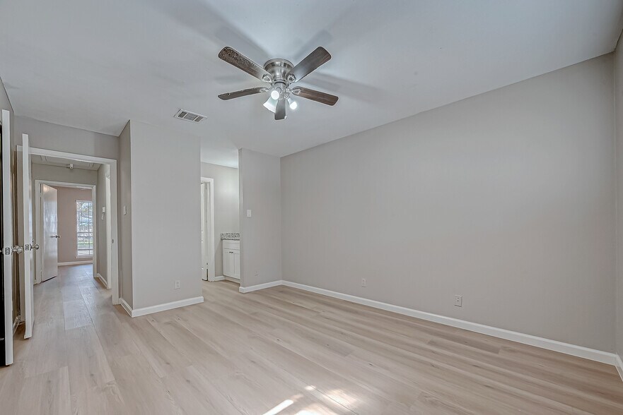 More Photos Of 7315 Housman, Houston Specialty For Lease