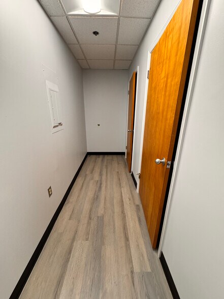 More Photos Of 8835 Columbia 100 Pky, Columbia Flex For Lease