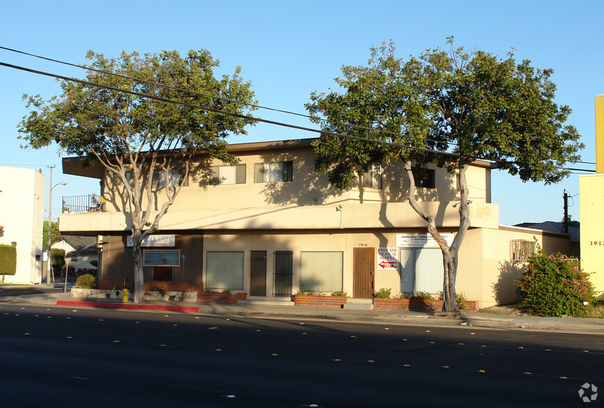 Primary Photo Of 1900-1910 W Redondo Beach Blvd, Gardena Freestanding For Lease