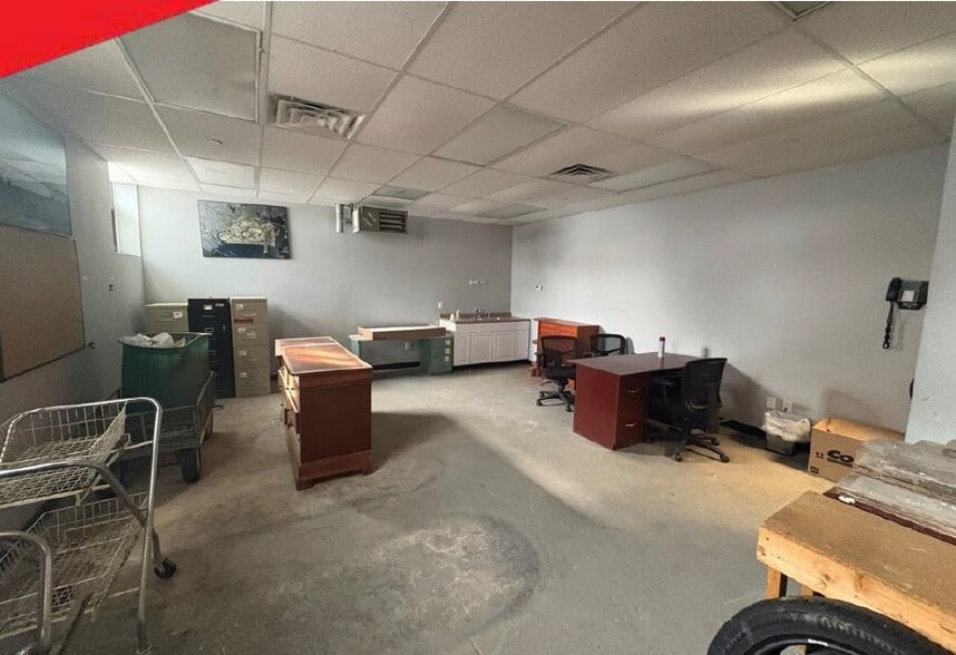 More Photos Of 91 Toledo St, Farmingdale Warehouse For Sale