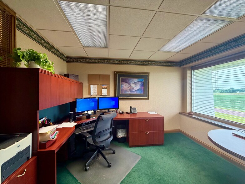 More Photos Of 1601 8th St, Waseca Office For Sale