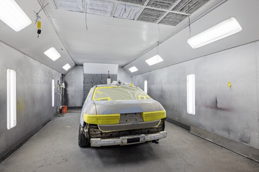 More Photos Of 20 Woodland St, Methuen Auto Repair For Sale