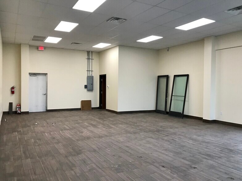 More Photos Of Keller Springs Rd & Kelly Blvd, Carrollton Storefront Retail Office For Lease