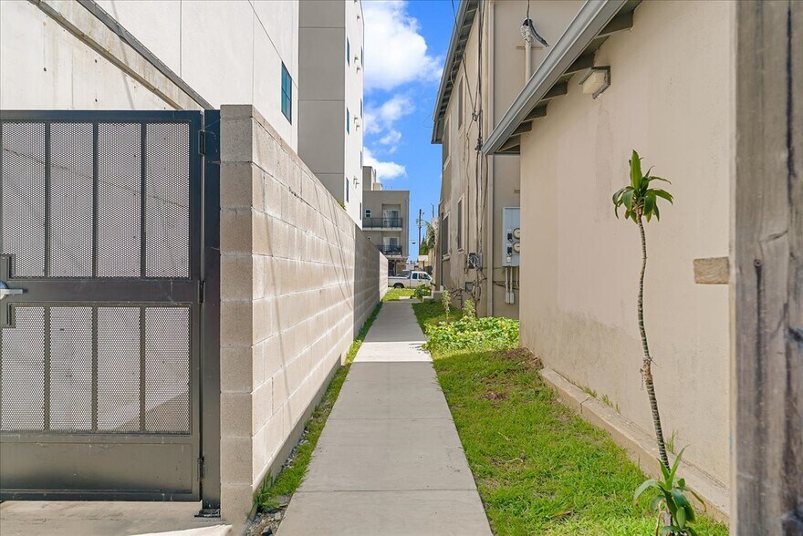 More Photos Of 8893 Reading Ave, Los Angeles Apartments For Sale