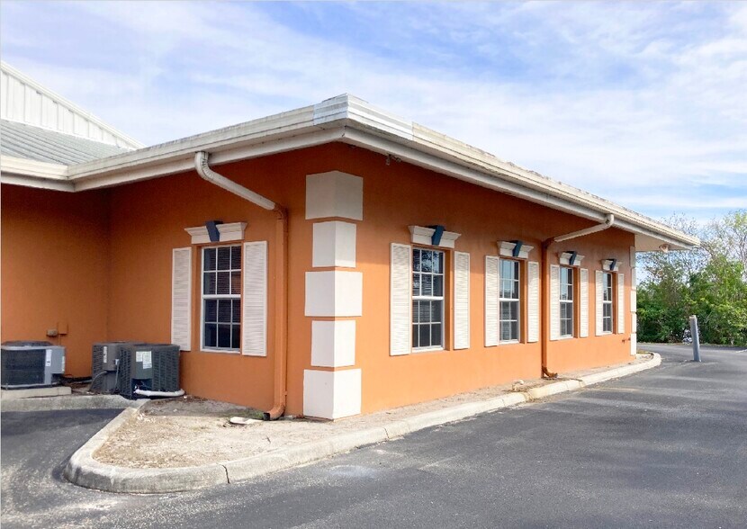 More Photos Of 1867-1881 Porter Lake Dr, Sarasota Warehouse For Sale
