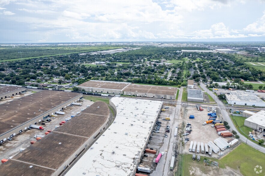 More Photos Of 1111 Portwall St, Houston Warehouse For Lease