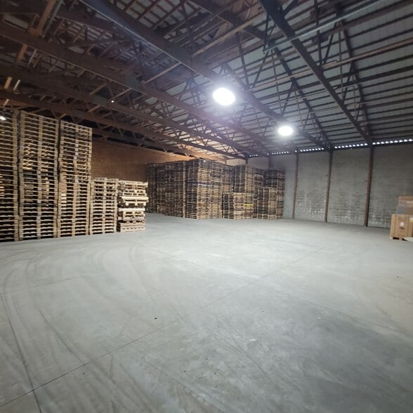 More Photos Of 807 4th Ave, Joliet Warehouse For Lease