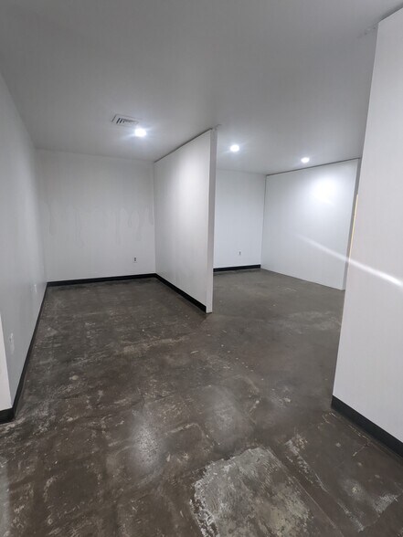 More Photos Of 930 S Graham-hopedale Rd, Graham Flex For Lease