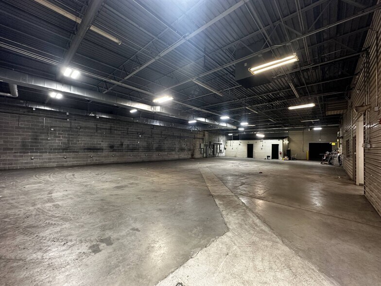 More Photos Of 400-500 Grand Ave, Joplin Office For Lease