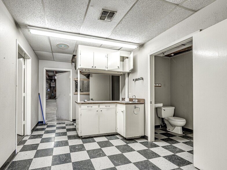 More Photos Of 1141 SE Grand Blvd, Oklahoma City Unknown For Lease