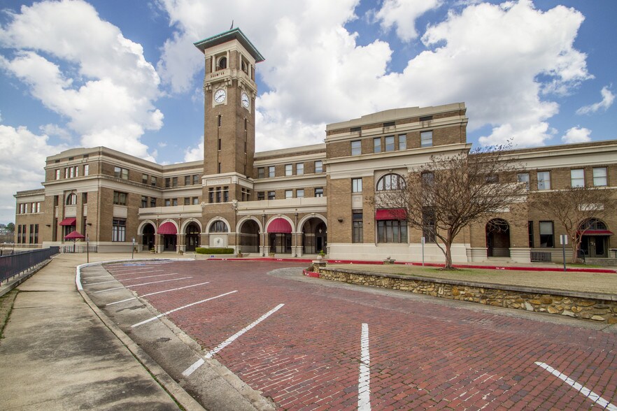 More Photos Of 1400 W Markham, Little Rock Office For Lease