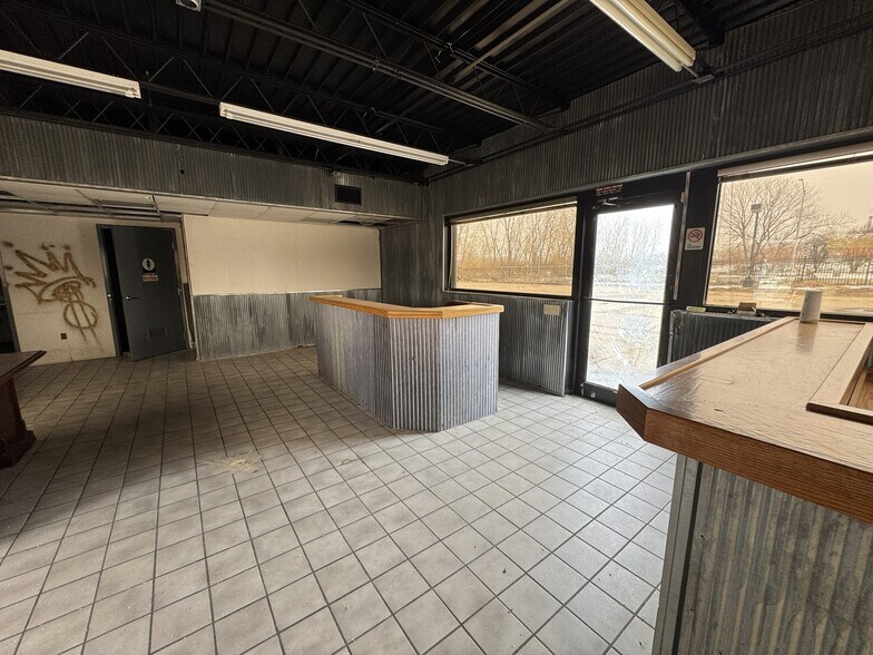 More Photos Of 6850 E Front St, Kansas City Freestanding For Sale