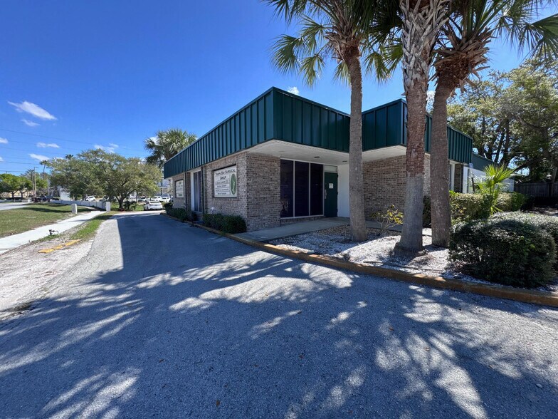 Primary Photo Of 2039 Indian Rocks Rd, Largo Medical For Lease