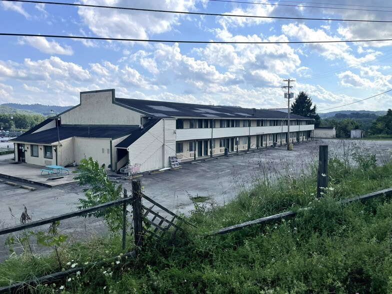 Primary Photo Of 126 Miller Ln, Waynesburg Hotel For Sale