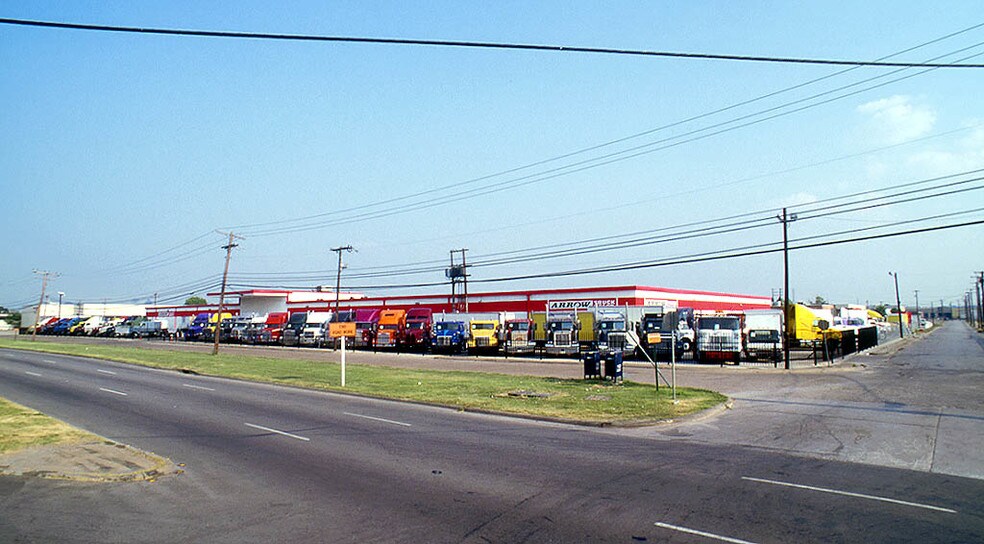 More Photos Of 3140 Irving Blvd, Dallas Distribution For Lease