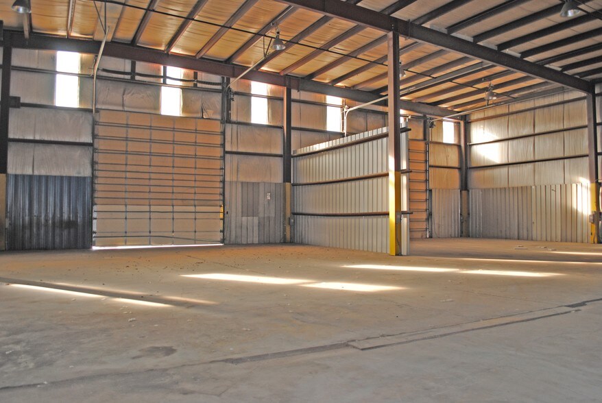 More Photos Of 223-227 S Main St, Wagoner Warehouse For Sale