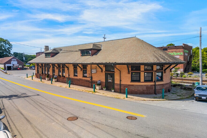 More Photos Of 100 School St, Andover Flex For Sale